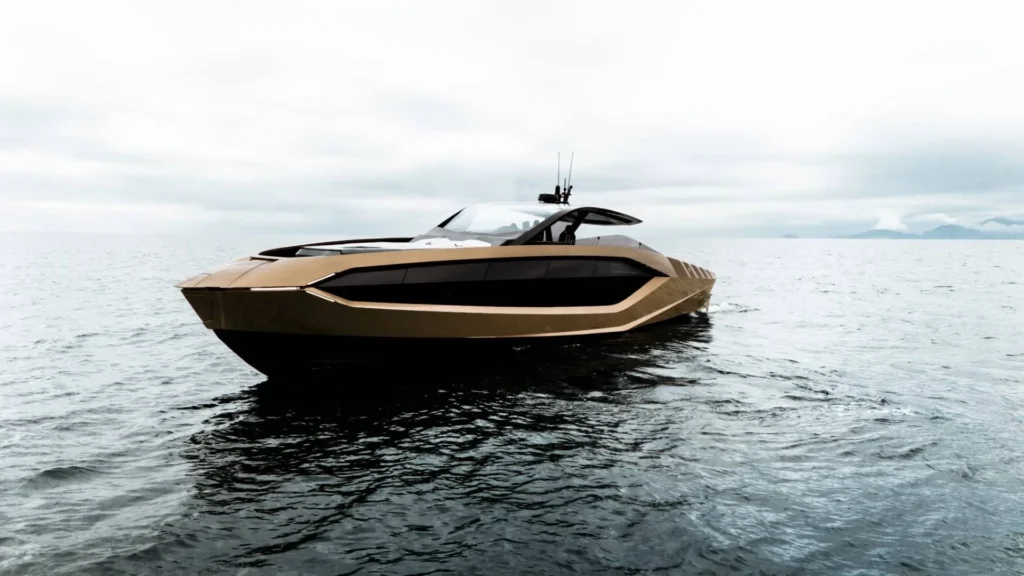 Yacht Outfit Ideas for a Stylish Day on Dubai’s Waters